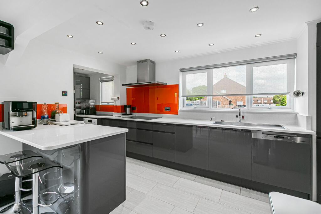Additional property image - Puttocks Drive, Welham Green, AL9