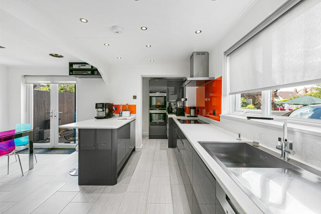 Additional property image - Puttocks Drive, Welham Green, AL9