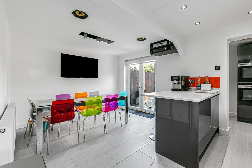 Additional property image - Puttocks Drive, Welham Green, AL9