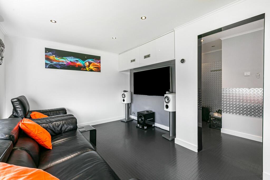 Additional property image - Puttocks Drive, Welham Green, AL9