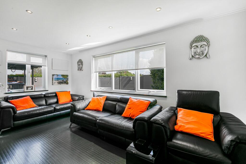 Additional property image - Puttocks Drive, Welham Green, AL9