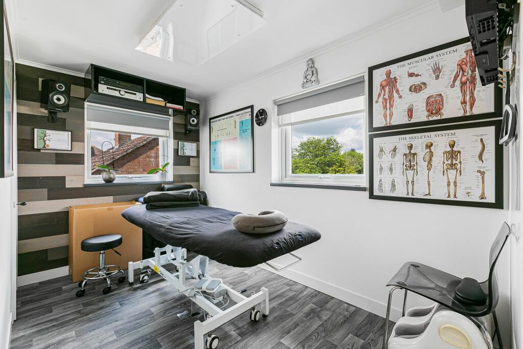 Additional property image - Puttocks Drive, Welham Green, AL9