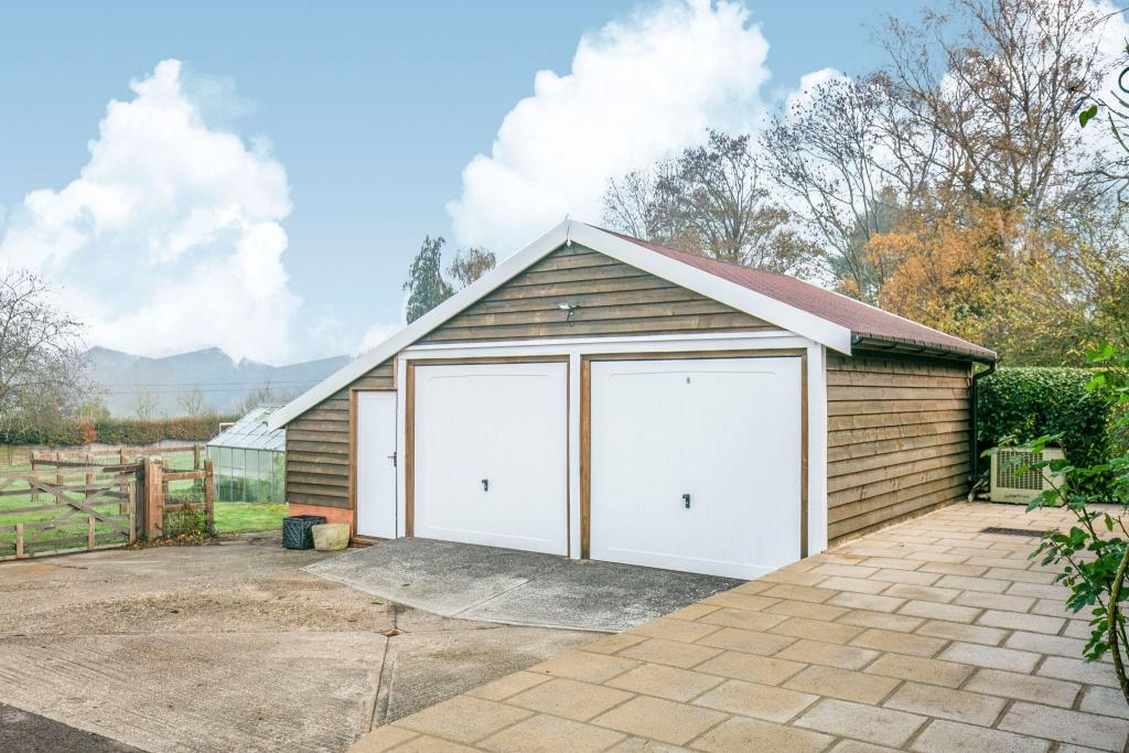 4 bedroom detached house for sale in Howe Green Hertford, SG13