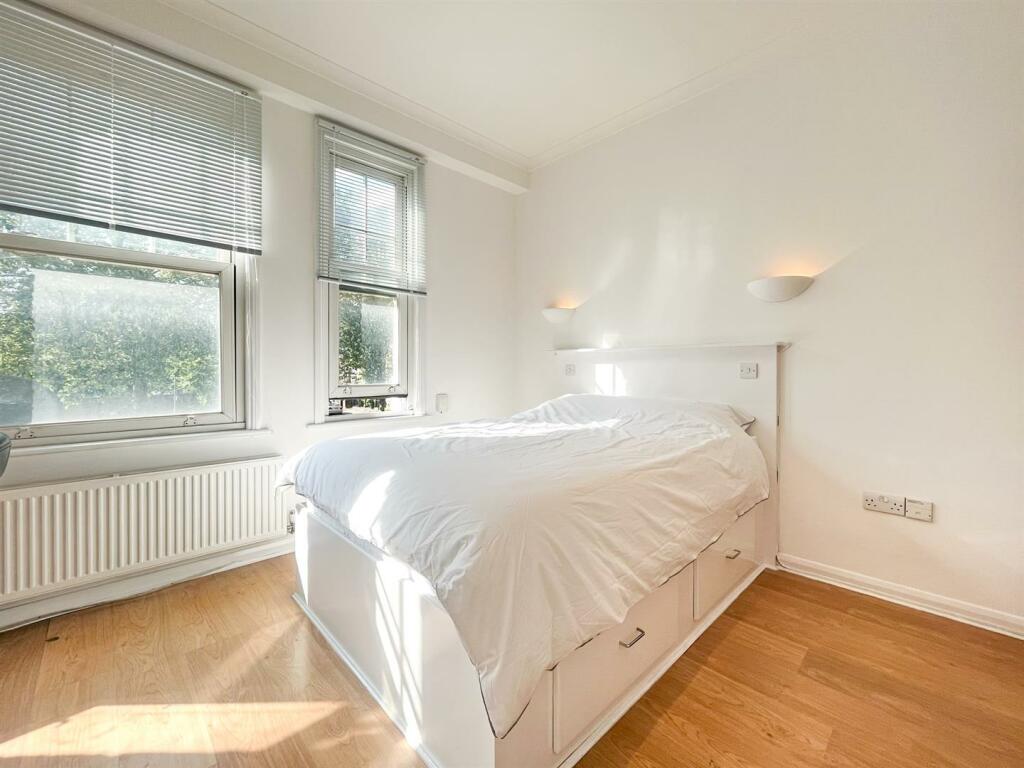 Studio flat for rent in Battersea Park Road, Battersea, SW11