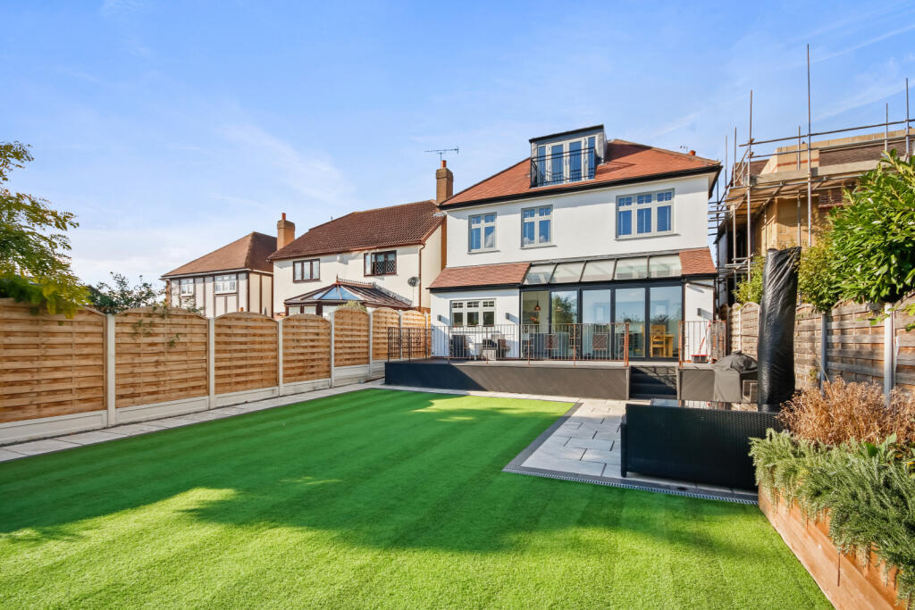 Additional property image - London Road, Brentwood, CM14