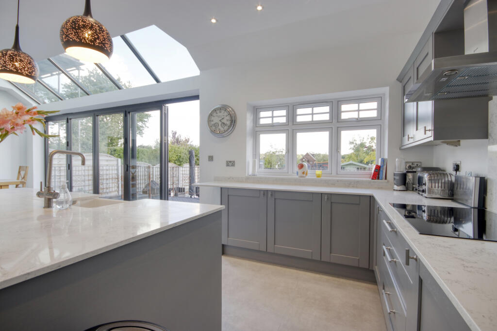 Additional property image - London Road, Brentwood, CM14