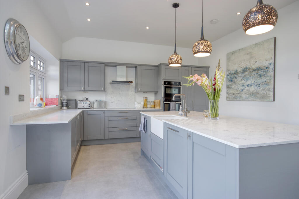 Additional property image - London Road, Brentwood, CM14