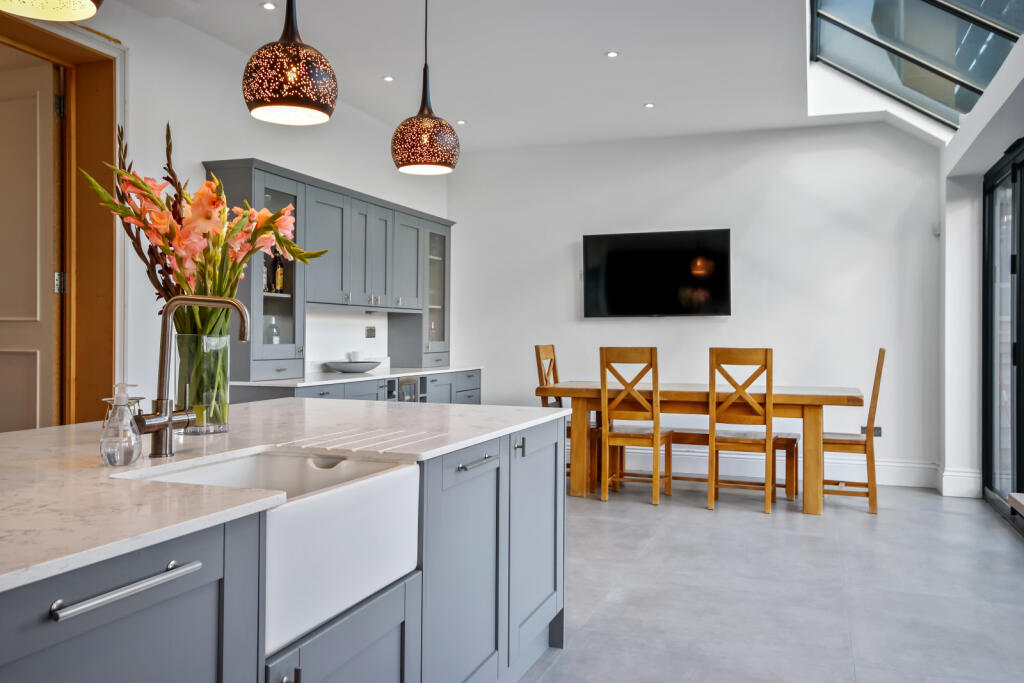 Additional property image - London Road, Brentwood, CM14