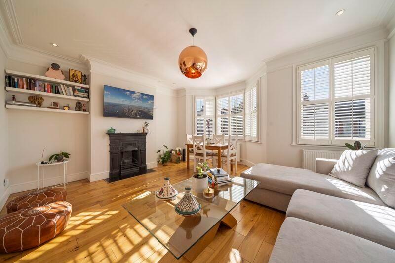 Main image of property: Kings Road, Willesden, London NW10