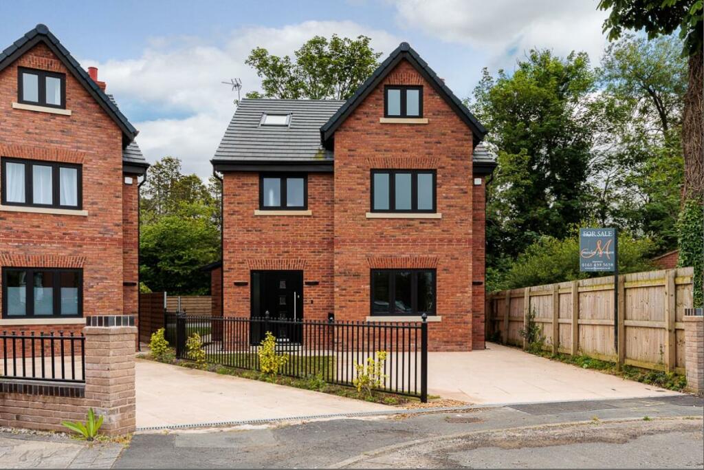 4 bedroom detached house for sale in Carlton Avenue, Bramhall, SK7