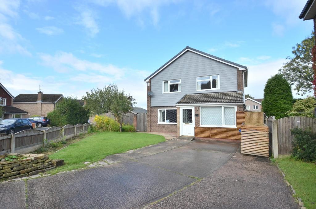 4 bedroom detached house for sale in Wentworth Drive, Bramhall, SK7