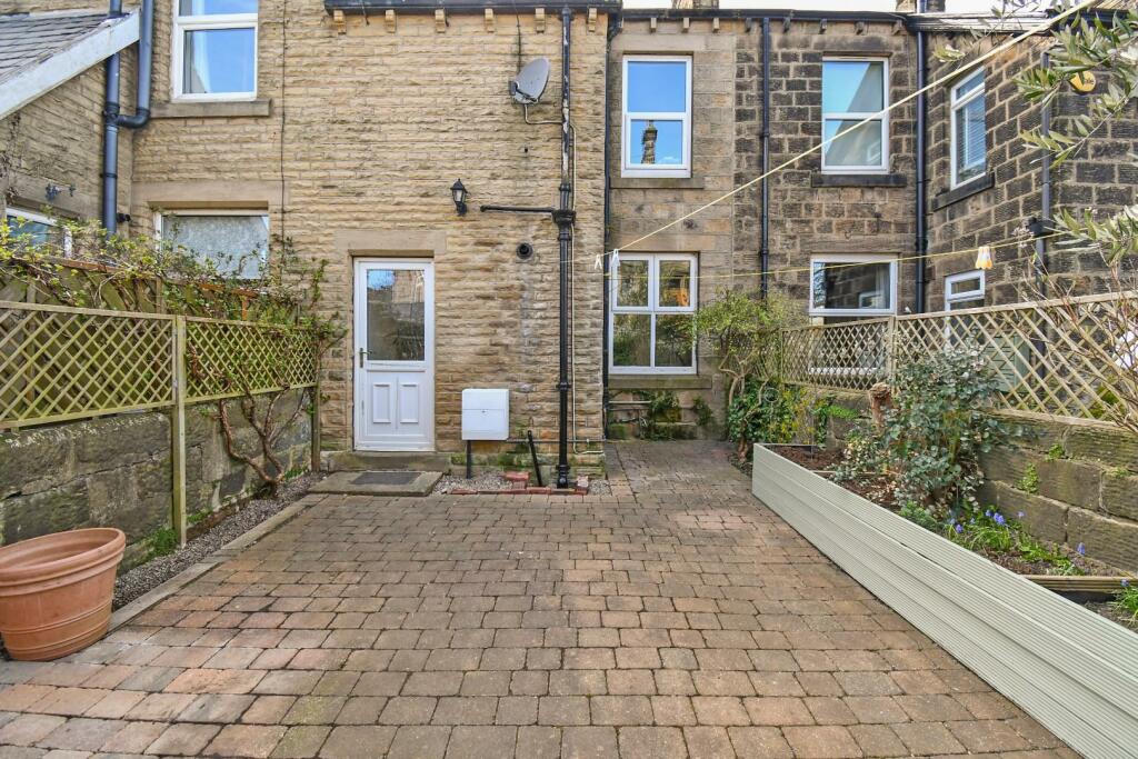 4 bedroom terraced house for sale in Maple Terrace, Yeadon, Leeds, LS19