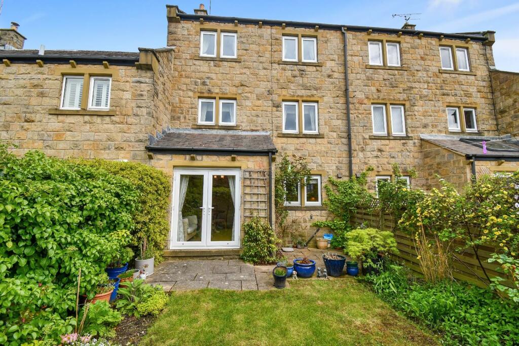 4 bedroom town house for sale in Grosvenor Mews, Rawdon, Leeds, LS19