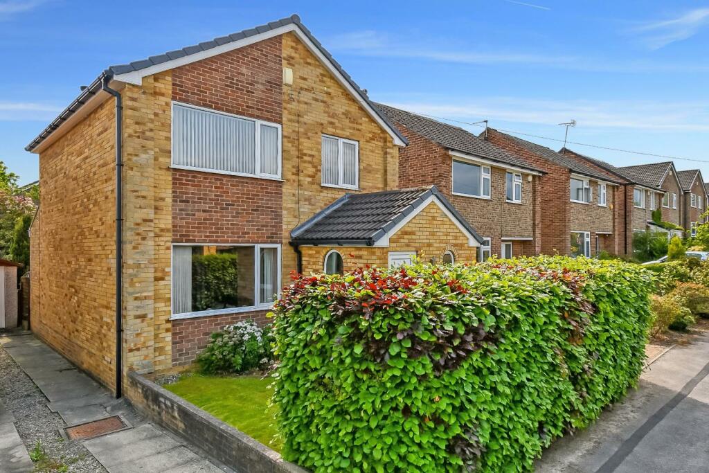 3 bedroom detached house for sale in Silverdale Drive, Guiseley, Leeds