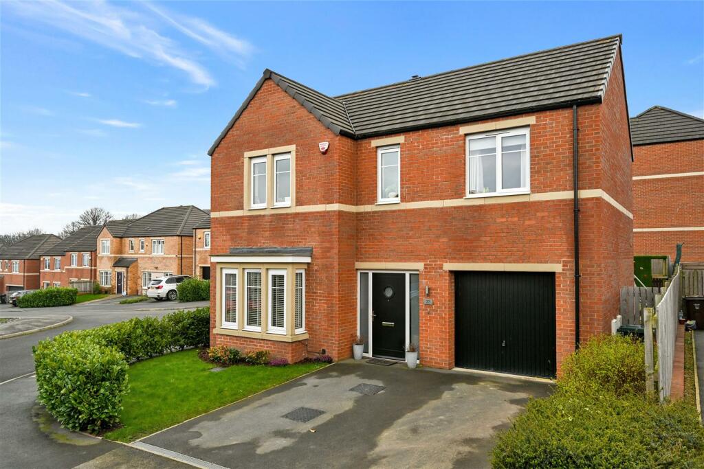 4 bedroom detached house for sale in Carr Beck Rise, Apperley Bridge