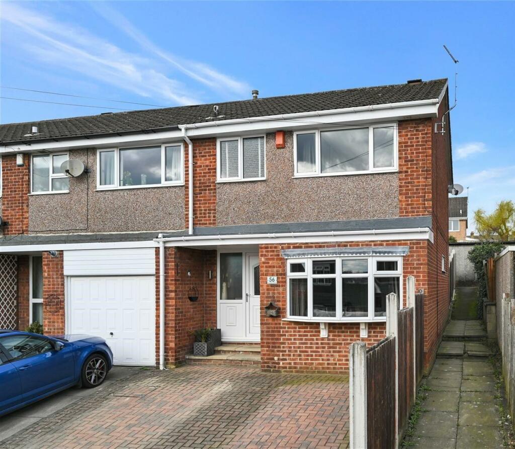 3 bedroom end of terrace house for sale in Woodlea Grove, Yeadon, Leeds