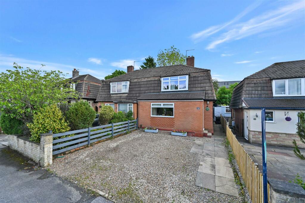 3 bedroom semidetached house for sale in Swincar Avenue, Yeadon, Leeds, LS19