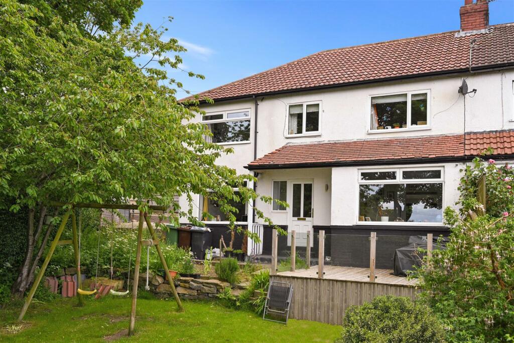4 bedroom semidetached house for rent in Carr Lane, Rawdon, Leeds, LS19
