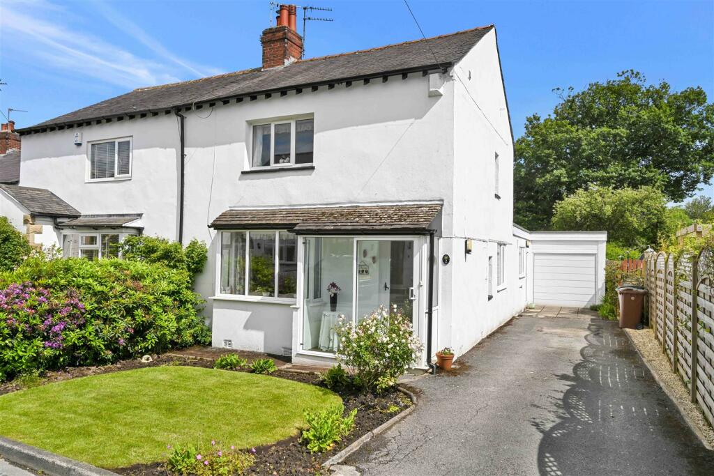 3 bedroom semidetached house for sale in Thorpe Drive, Guiseley, Leeds
