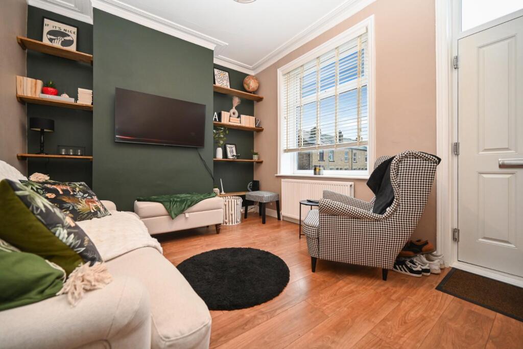 Additional property image - Ashgrove, Greengates, Bradford