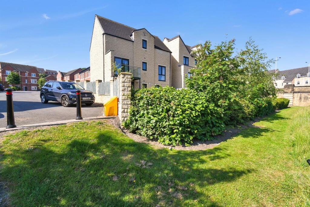 Additional property image - Eleanor Close, Apperley Bridge, West Yorkshire