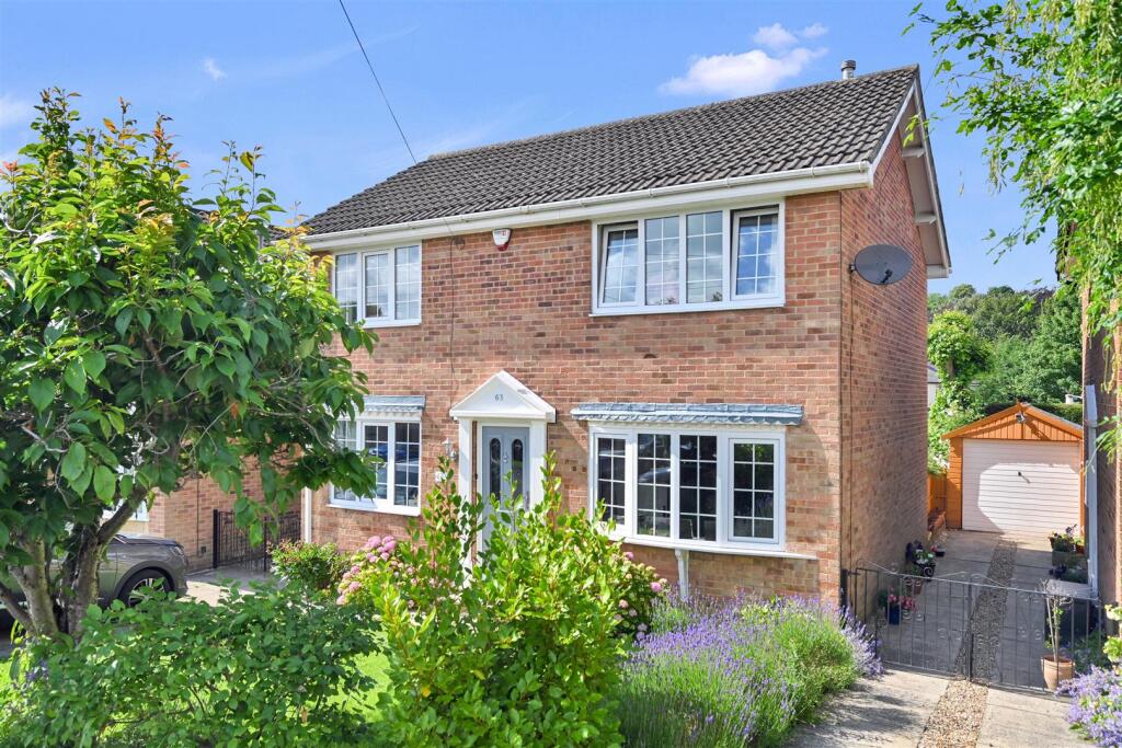 Main image of property: Cricketers Green, Yeadon, Leeds, West Yorkshire