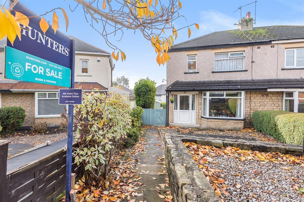 3 bedroom semidetached house for sale in Oxford Avenue, Guiseley