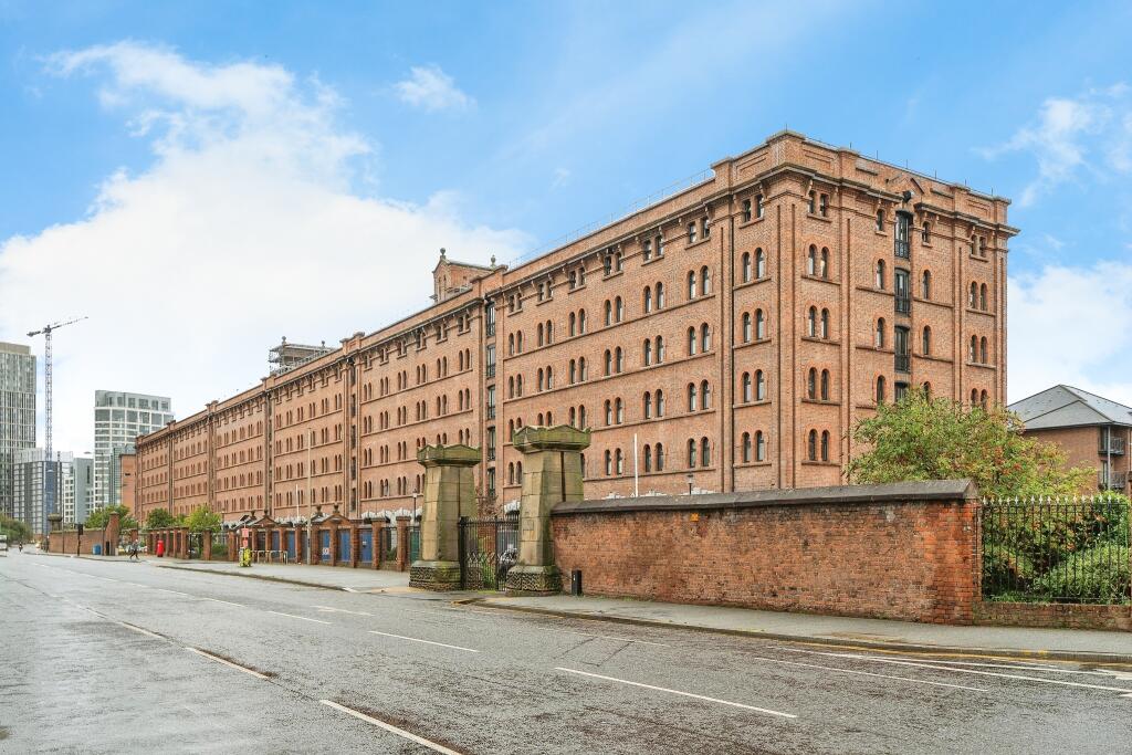 2 bedroom flat for sale in Waterloo Road, Liverpool, Merseyside, L3