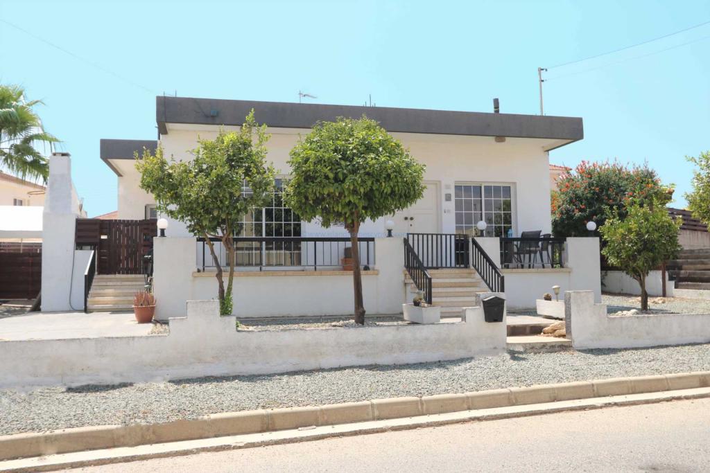 3 bedroom bungalow for sale in Xylofagou, Cyprus