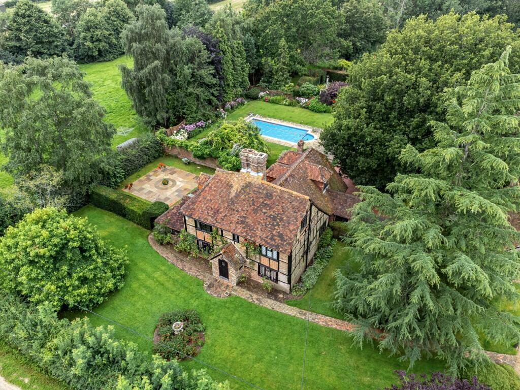 4 bedroom detached house for sale in Broxmead Lane, Cuckfield, RH17