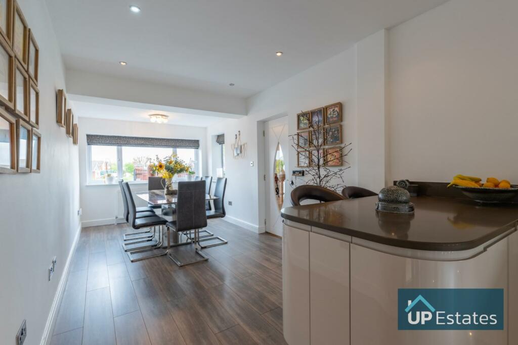 6 bedroom detached house for sale in Golf Drive, Nuneaton, CV11