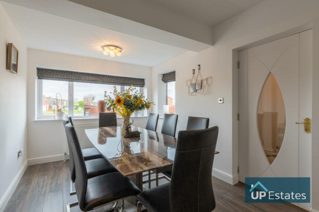 6 bedroom detached house for sale in Golf Drive, Nuneaton, CV11