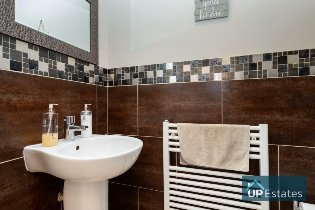 6 bedroom detached house for sale in Golf Drive, Nuneaton, CV11