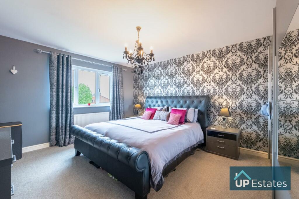 6 bedroom detached house for sale in Golf Drive, Nuneaton, CV11