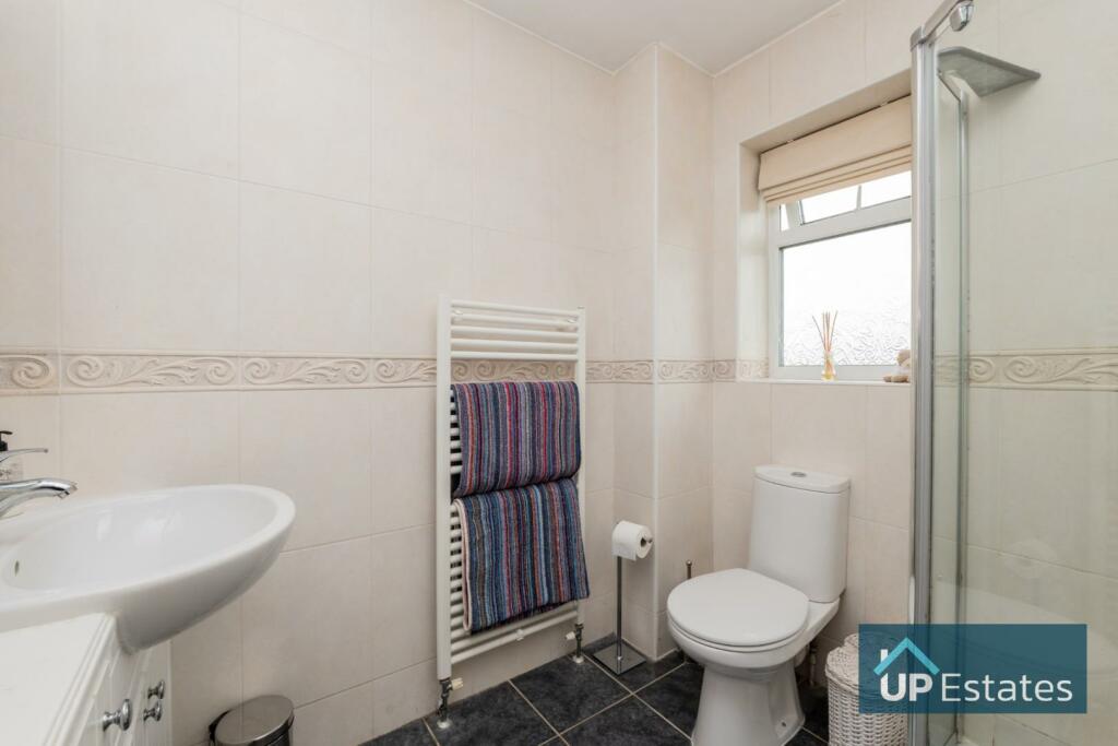 6 bedroom detached house for sale in Golf Drive, Nuneaton, CV11