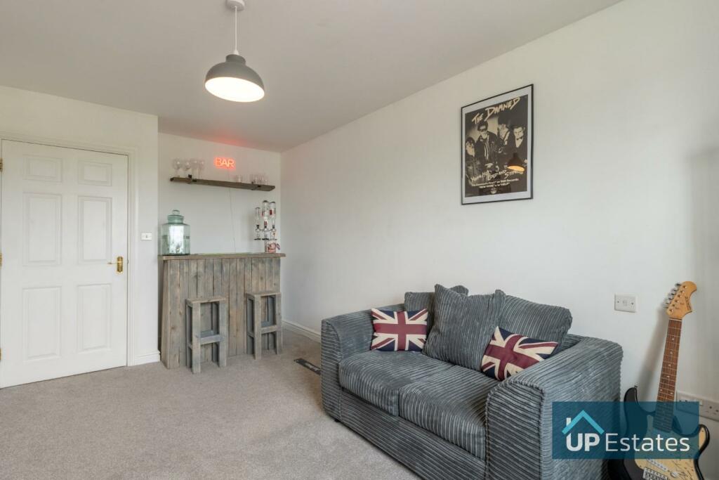 6 bedroom detached house for sale in Golf Drive, Nuneaton, CV11