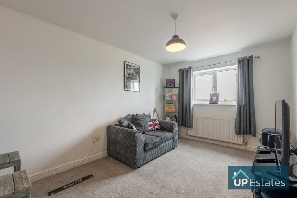 6 bedroom detached house for sale in Golf Drive, Nuneaton, CV11