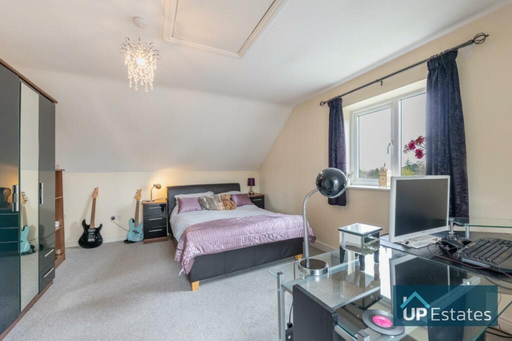 6 bedroom detached house for sale in Golf Drive, Nuneaton, CV11