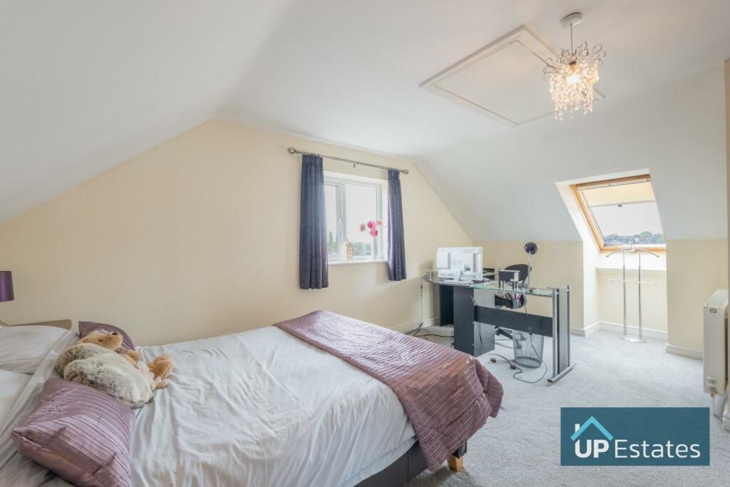 6 bedroom detached house for sale in Golf Drive, Nuneaton, CV11