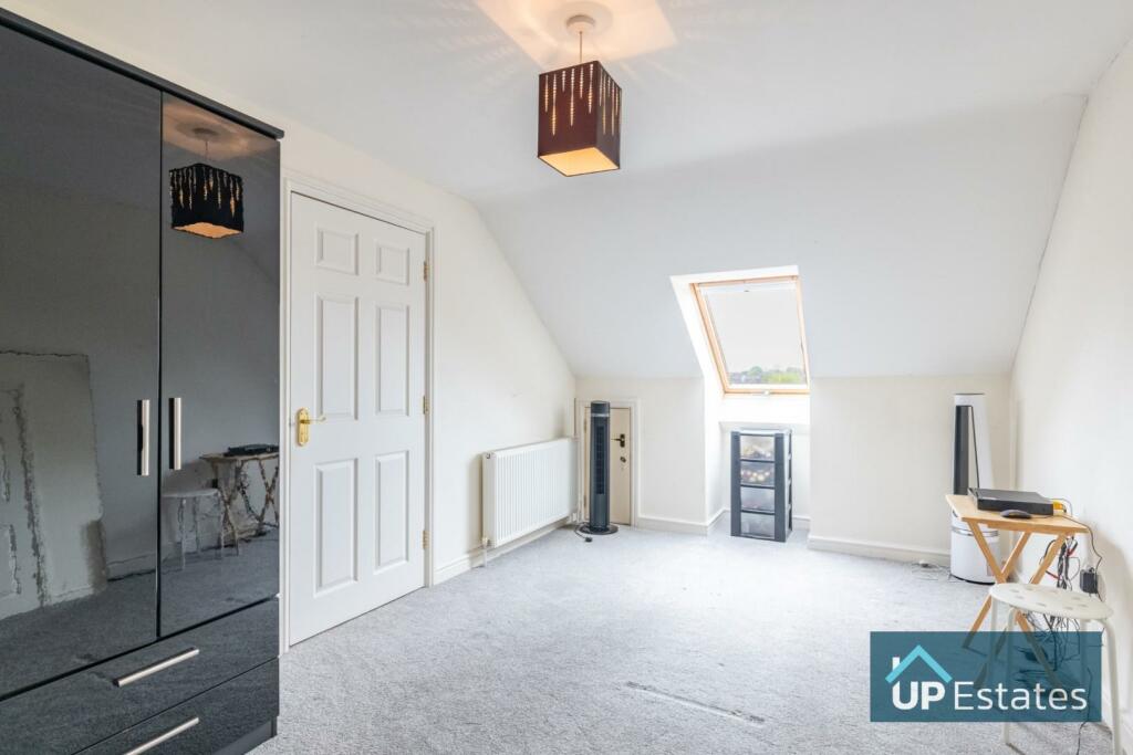 6 bedroom detached house for sale in Golf Drive, Nuneaton, CV11