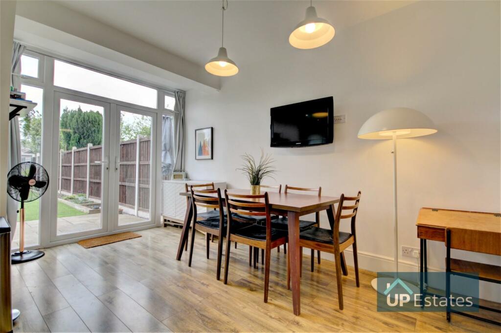 3 bedroom semidetached house for sale in Arnold Avenue, Styvechale