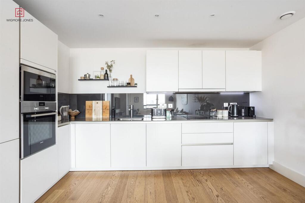 Main image of property: 121 Upper Richmond Road, Putney, SW15 2DU