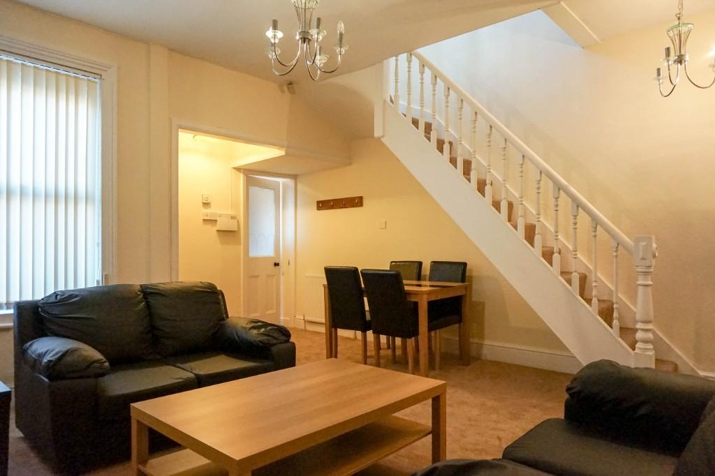 3 bedroom flat share for rent in Kirkstall Road, Leeds, West Yorkshire, LS4
