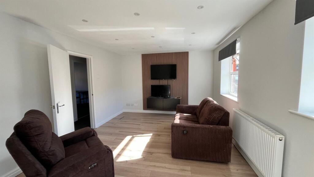 Main image of property: Flat 16 Headingley Rise, Welton Road, Leeds
