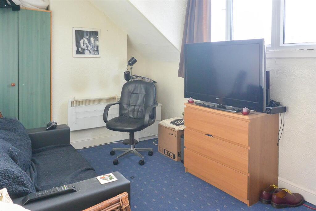 Main image of property: Regents Park Terrace, Leeds