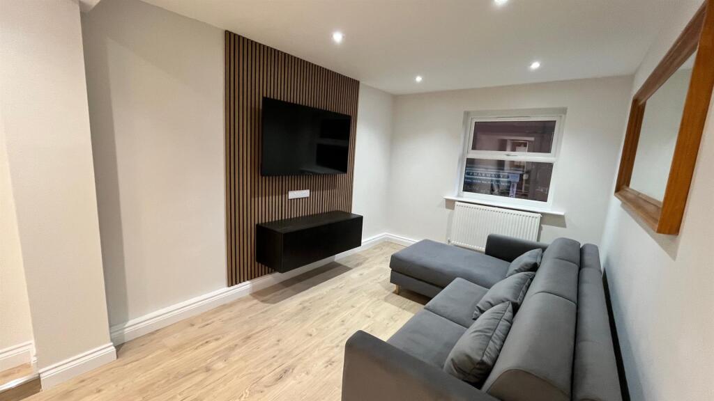 Main image of property: Flat 2 Headingley Rise, Welton Road, Leeds