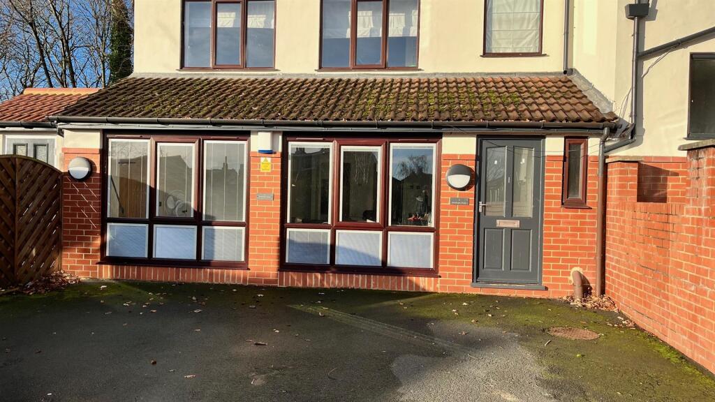 Main image of property: 96 Ash Road, Headingley, Leeds