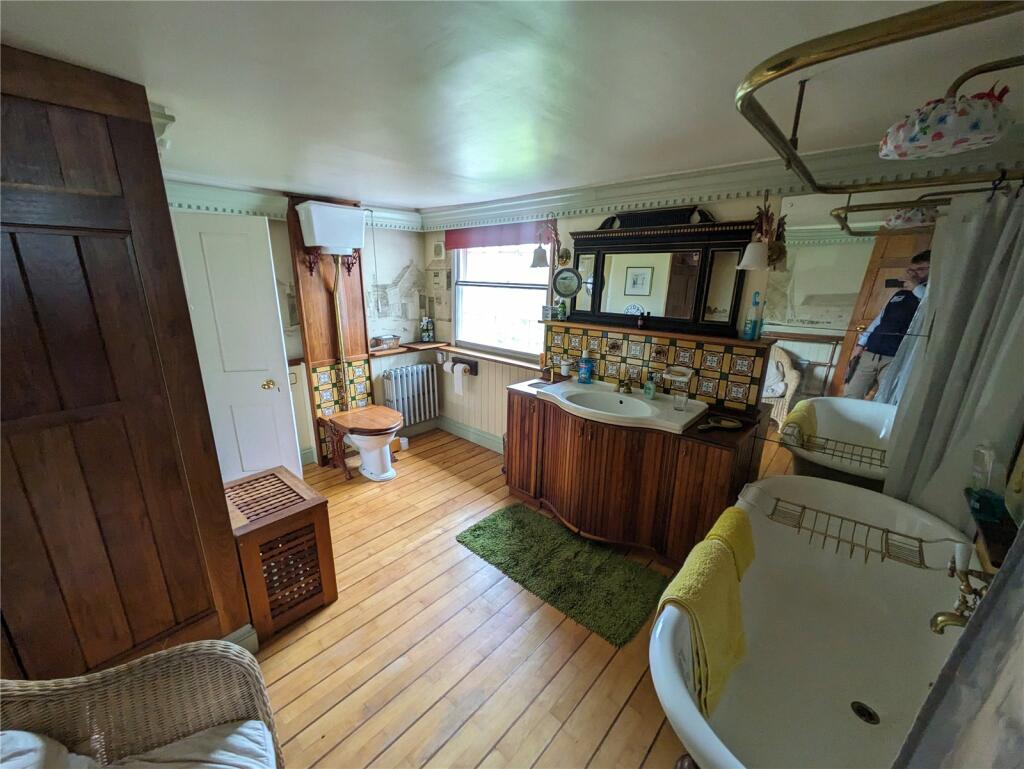 Additional property image - Lamb Farmhouse, Colchester Road, St. Osyth, CO16