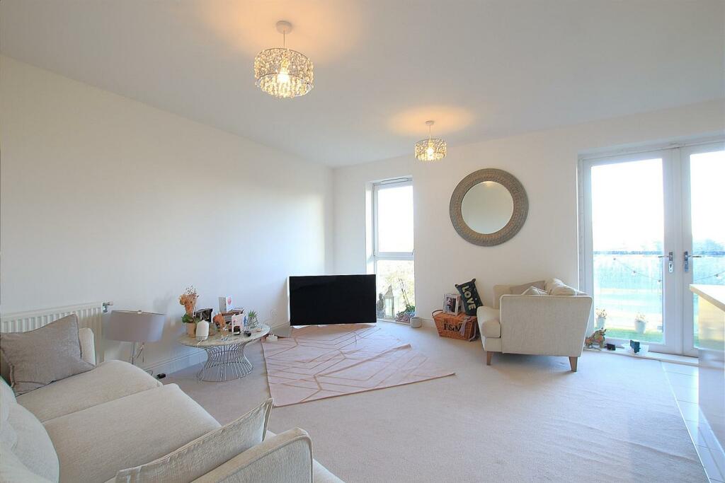 2 bedroom apartment for sale in Mayfair Court, Hunting Place, Heston, TW5