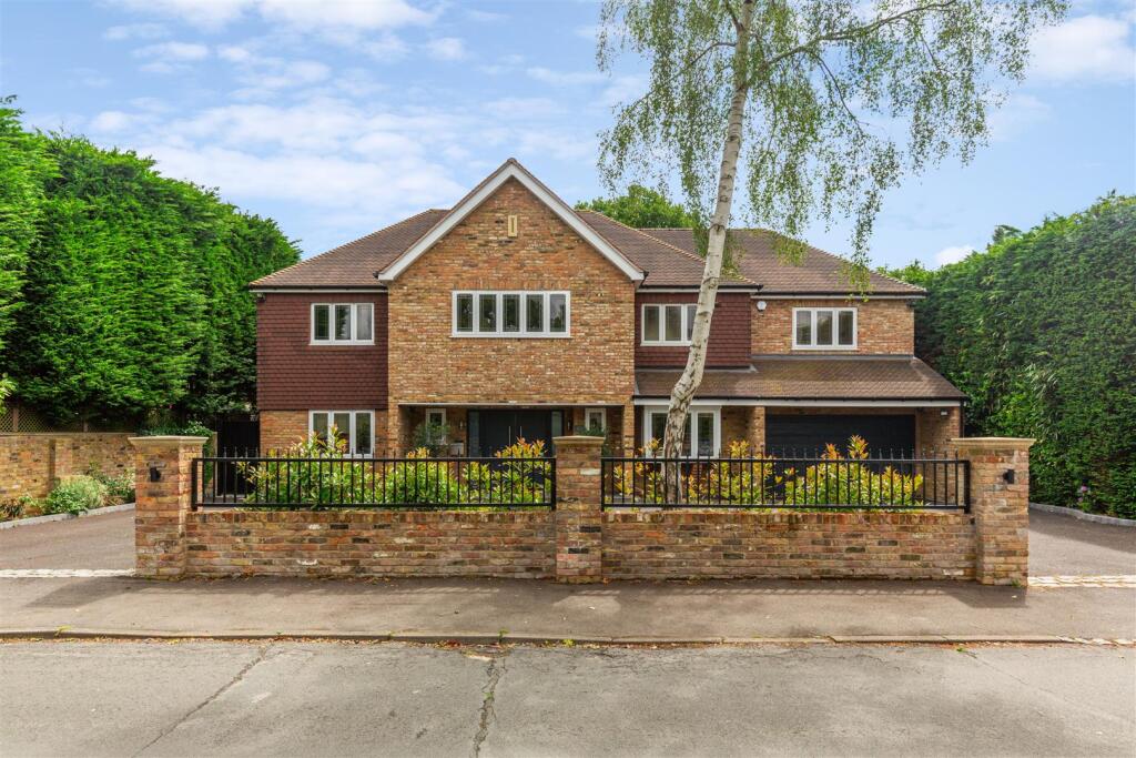 Main image of property: Howards Thicket, Gerrards Cross, SL9